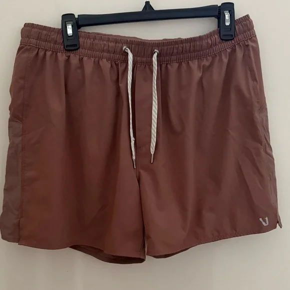 Vuori Men’s Course Run Shorts in Terracotta Dusty Red Drawstring - Picture 5 of 14